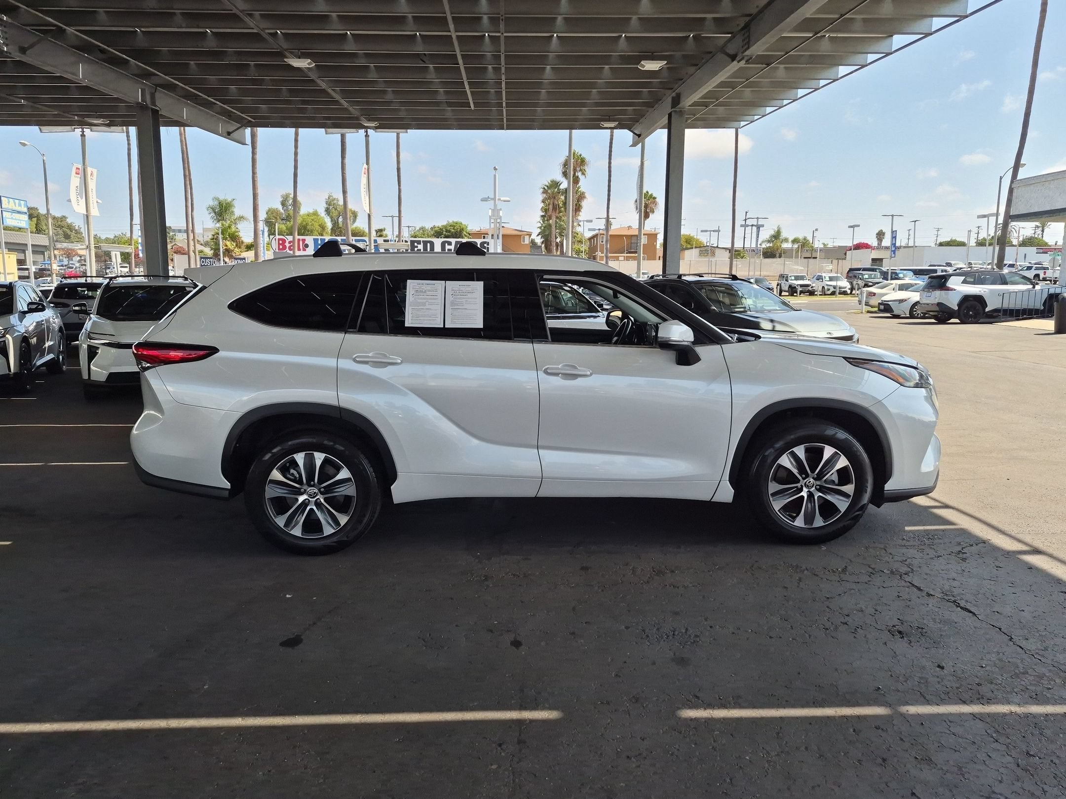 Used 2022 Toyota Highlander XLE FWD image 5