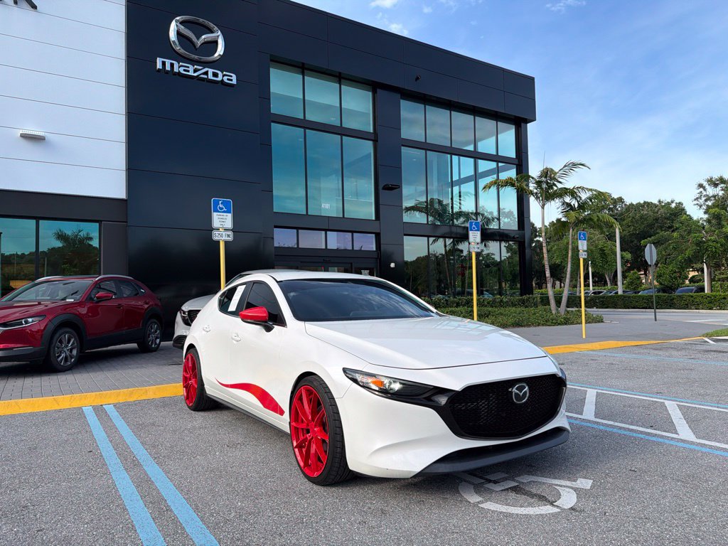 Used 2019 MAZDA MAZDA3 Hatchback w/ Preferred Package FWD image 3
