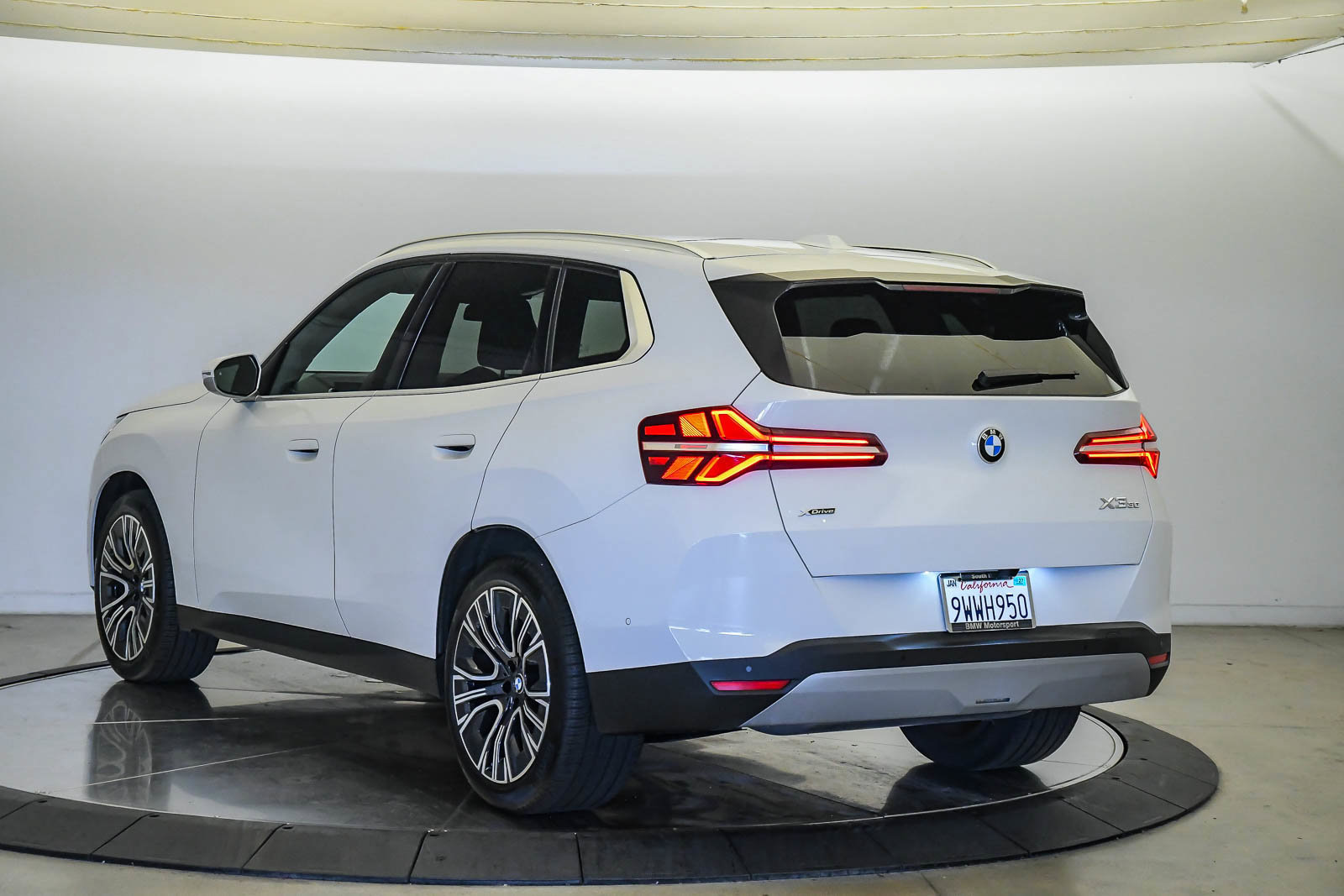 Used 2026 BMW X3 xDrive30i w/ Convenience Package AWD/4WD image 2