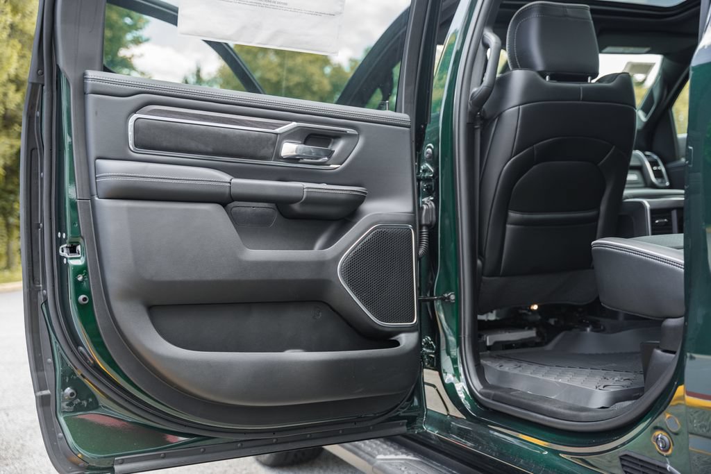 New 2026 RAM 1500 Laramie AWD/4WD image 47