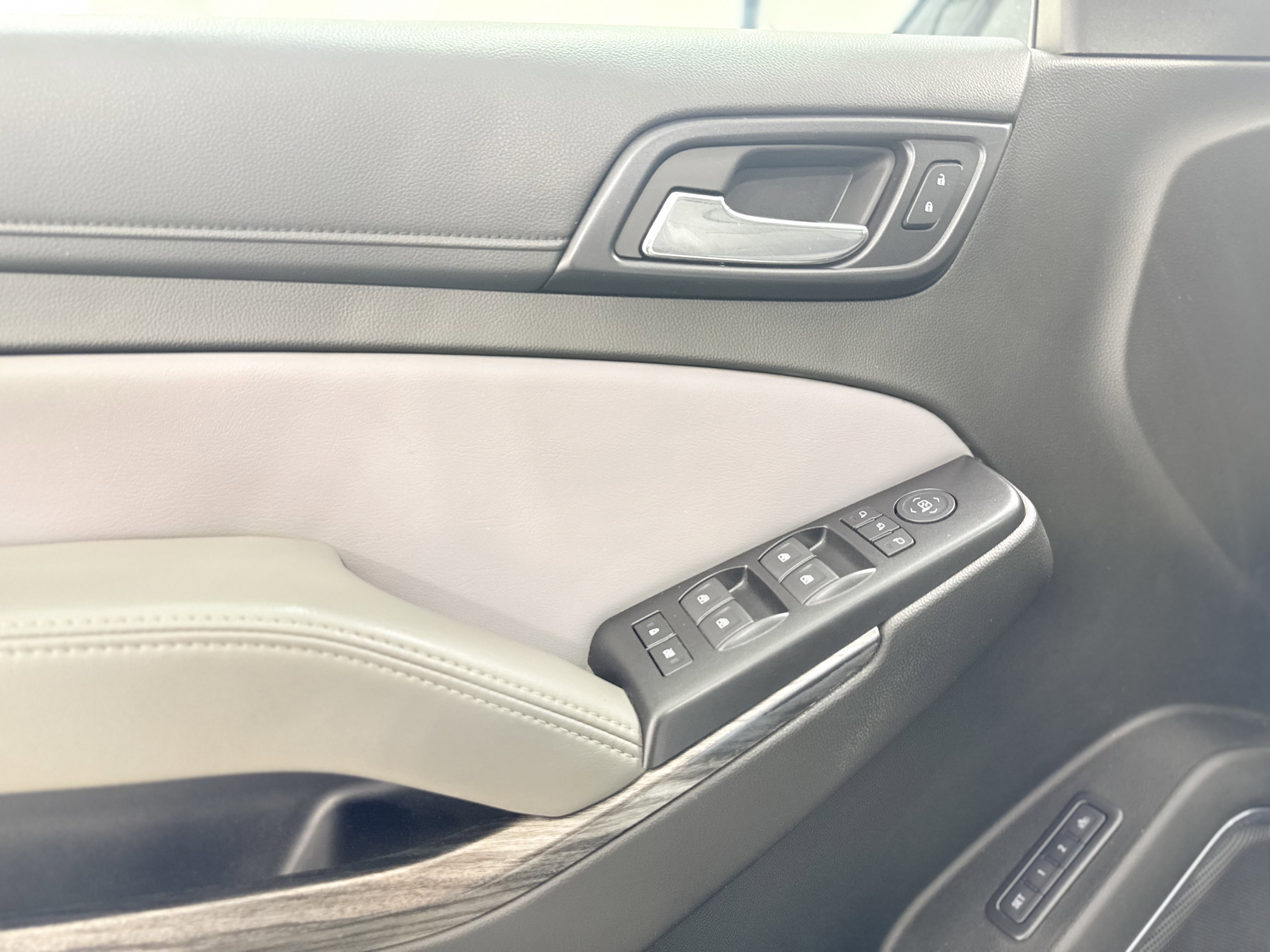 Used 2018 Chevrolet Suburban LT image 15