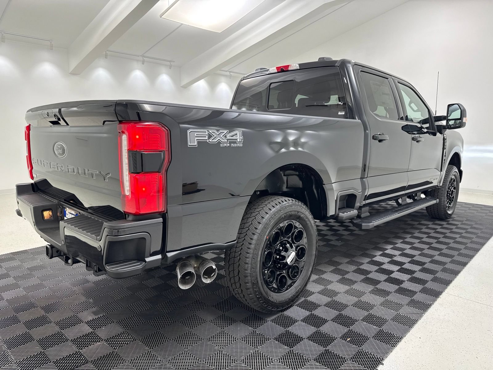 New 2026 Ford F250 Lariat w/ Black Appearance Package AWD/4WD image 8