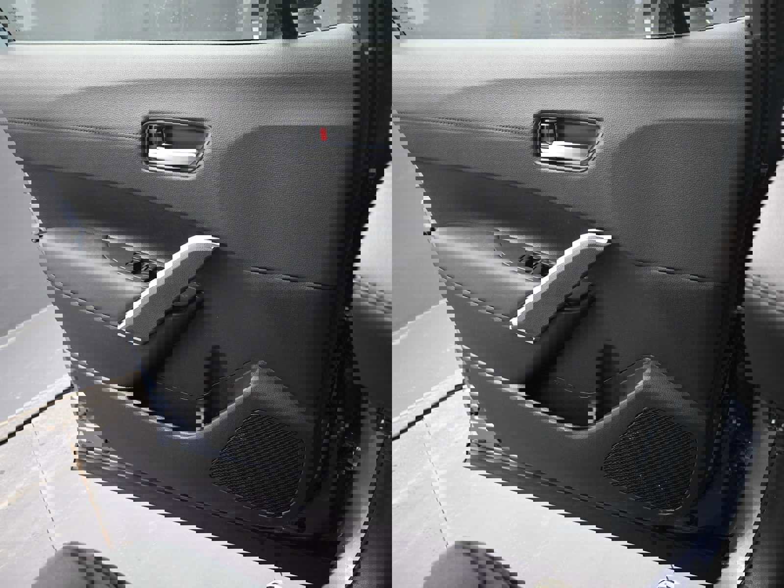 Used 2023 Toyota Corolla Cross XLE w/ Convenience Package image 10