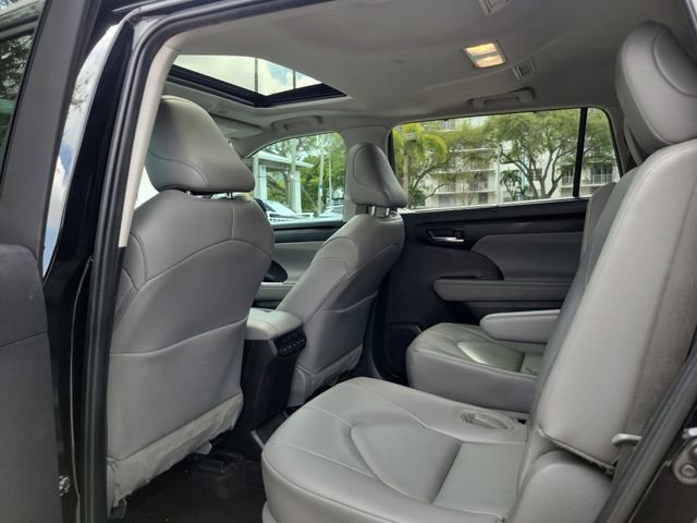 Used 2024 Toyota Highlander XLE image 7