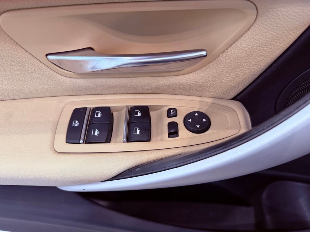 Used 2018 BMW 320i 320i NAV/SUNROOF/BLINDSPOT/1 O w/ Convenience Package image 18