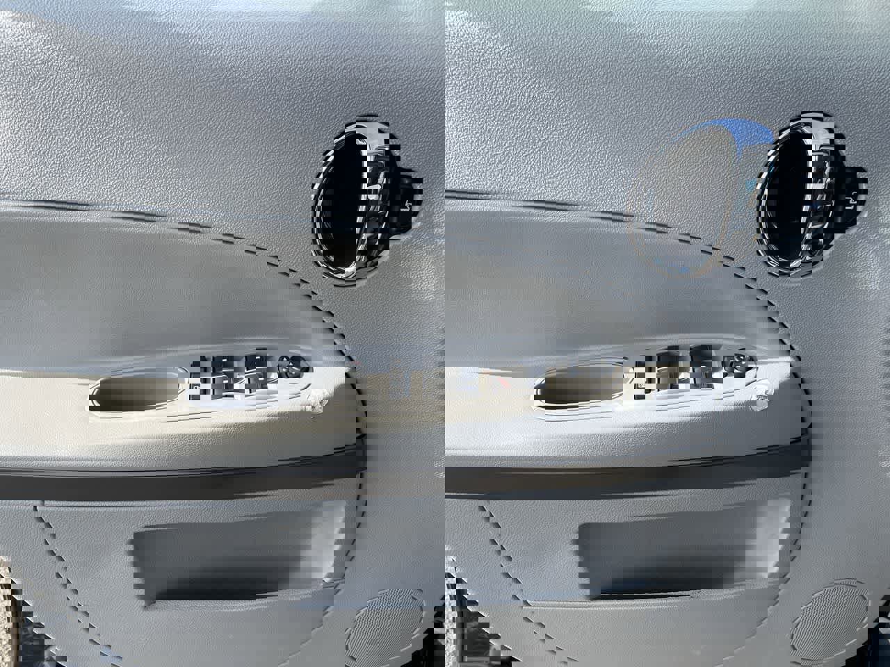 Used 2010 Chevrolet HHR LT image 25