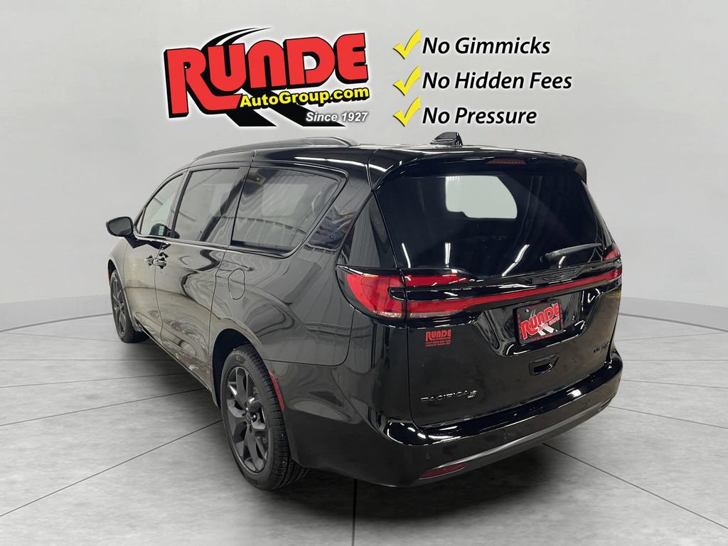 New 2027 Chrysler Pacifica Limited AWD/4WD image 3