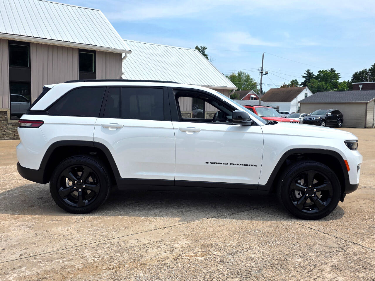 Used 2024 Jeep Grand Cherokee Altitude image 22