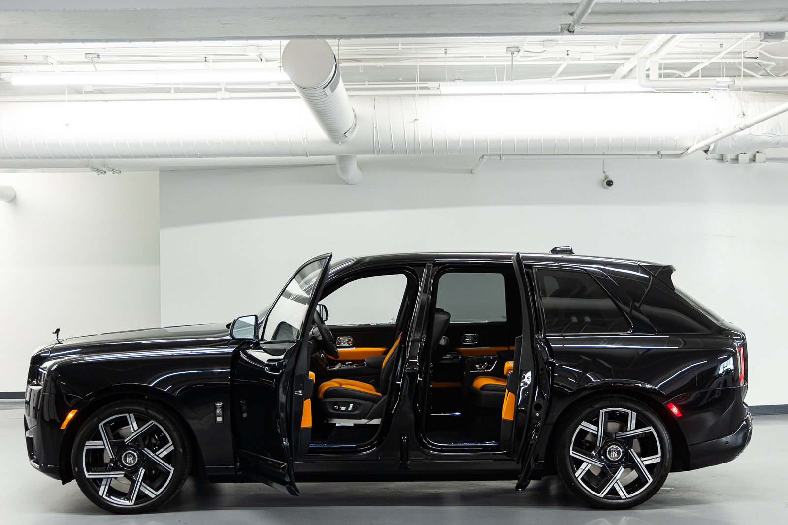 New 2027 Rolls-Royce Cullinan Black Badge AWD/4WD image 23