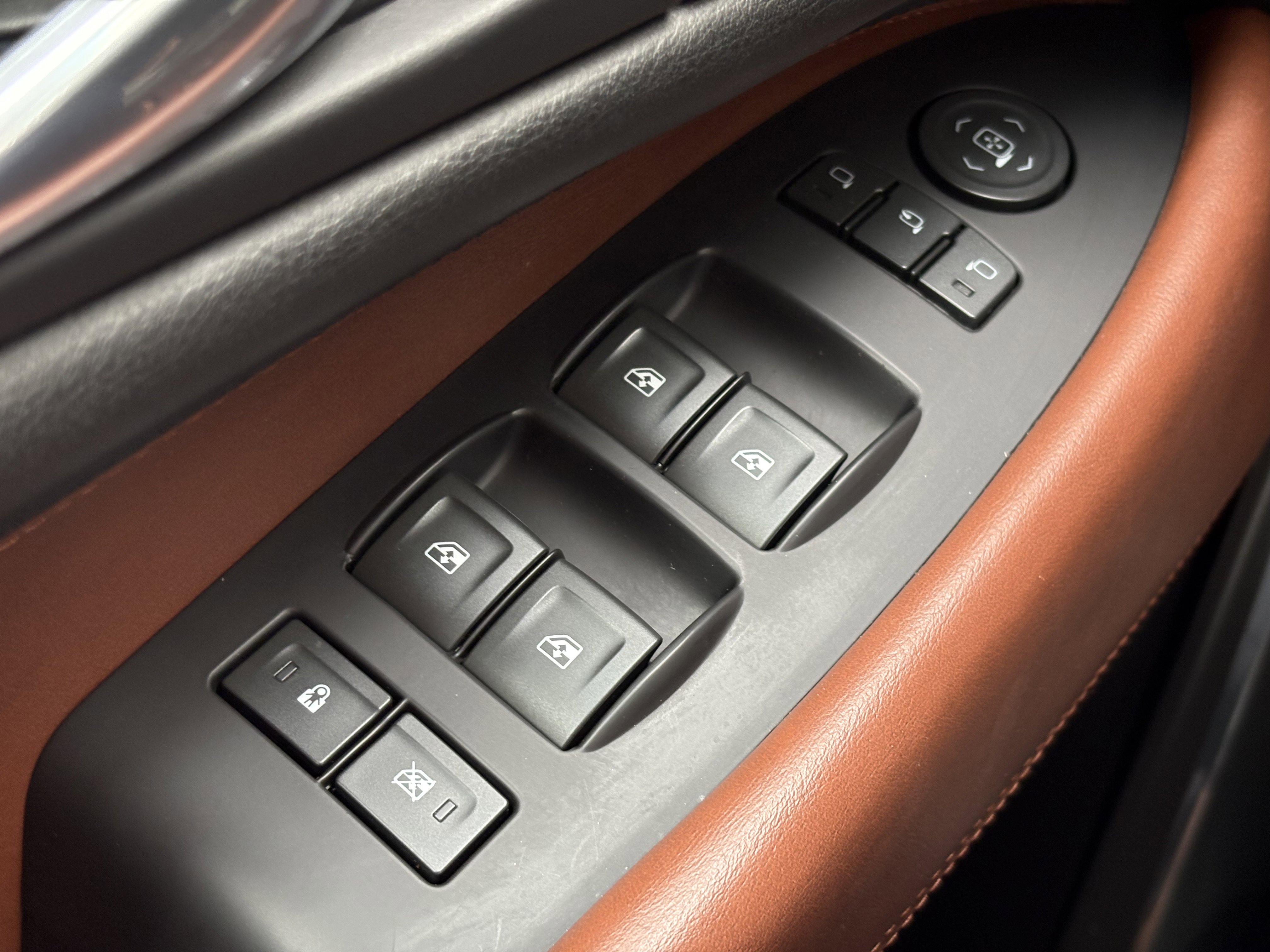 Used 2018 Cadillac Escalade Luxury image 32