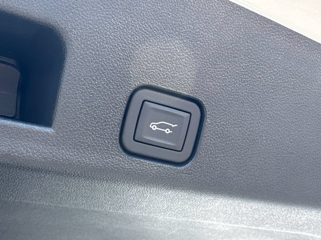 Used 2025 Chevrolet Traverse LT w/ Enhanced Driving Package FWD image 10