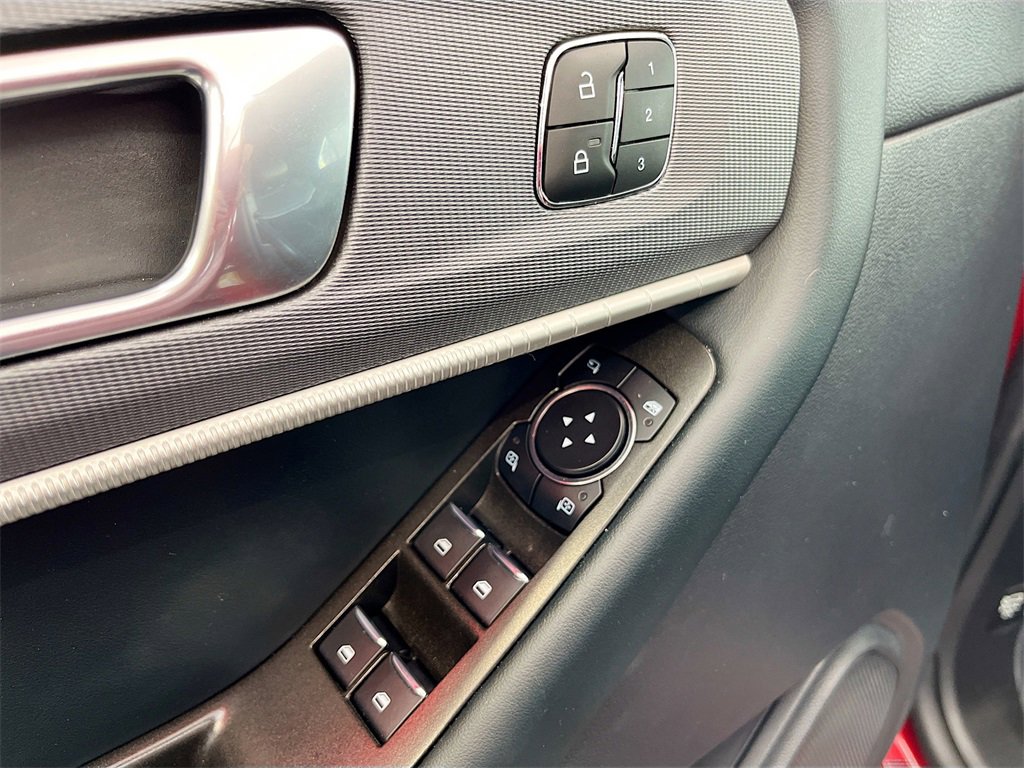 Used 2025 Ford Explorer ST-Line w/ Premium Package image 18