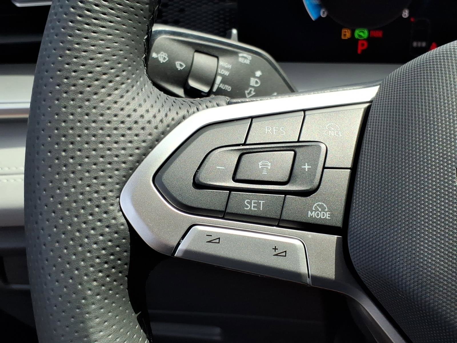 New 2026 Volkswagen Tiguan SE R-Line image 15