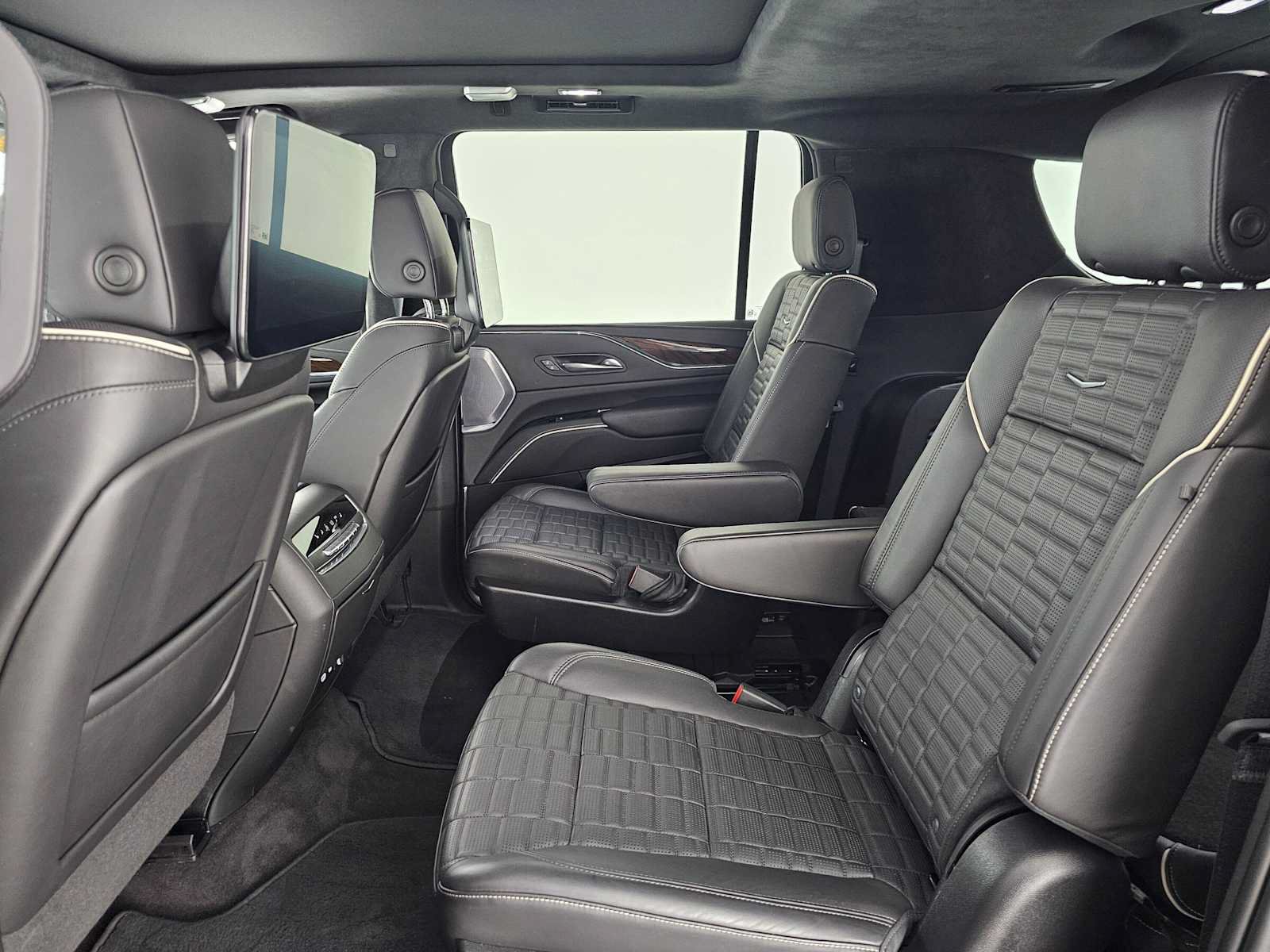 Used 2024 Cadillac Escalade ESV Premium Luxury Platinum AWD/4WD image 19