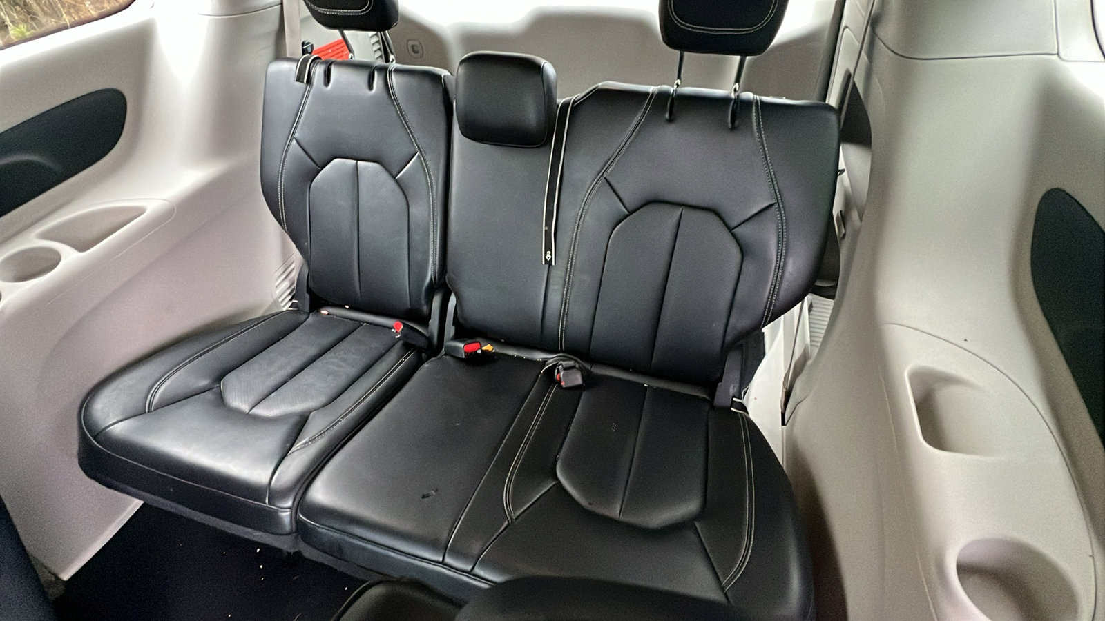 Used 2024 Chrysler Pacifica Touring-L image 23