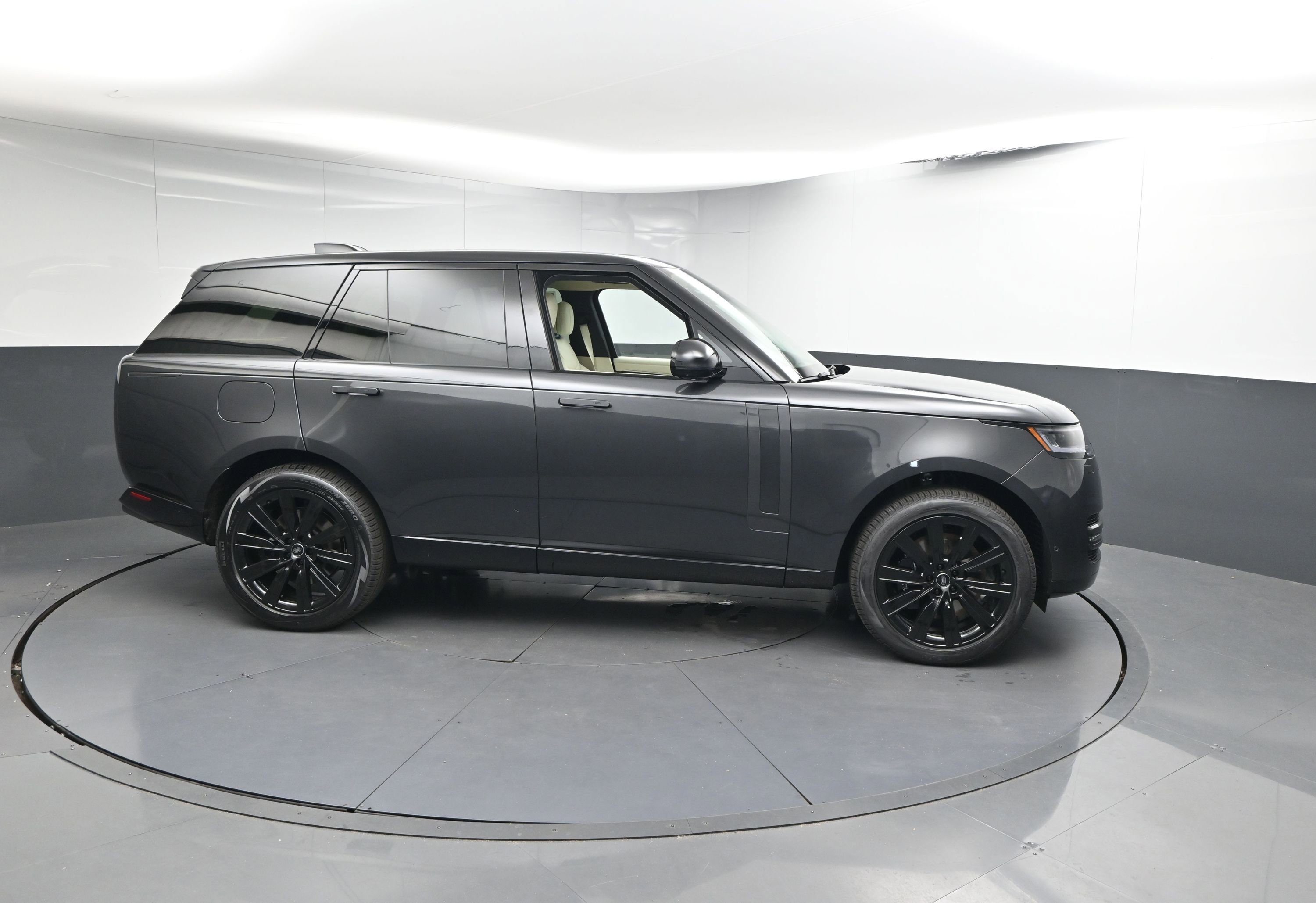 New 2025 Land Rover Range Rover SE image 22