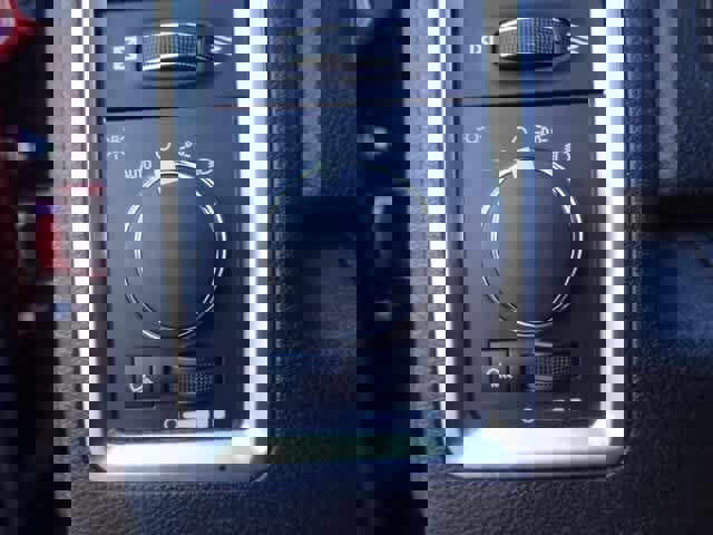 Used 2022 RAM 1500 Classic SLT image 15