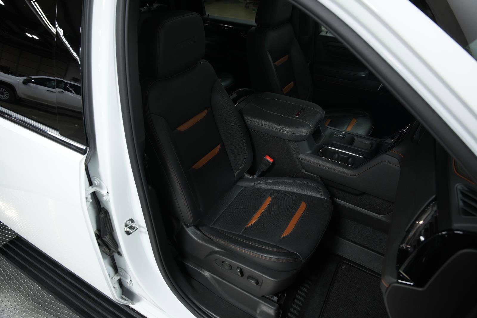 Used 2024 GMC Sierra 2500 AT4 w/ AT4 Premium Plus Package image 18