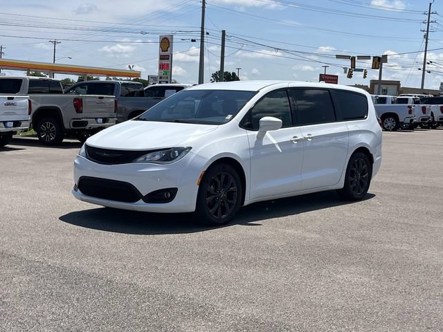 Used 2020 Chrysler Pacifica Touring w/ S Appearance Package FWD image 10