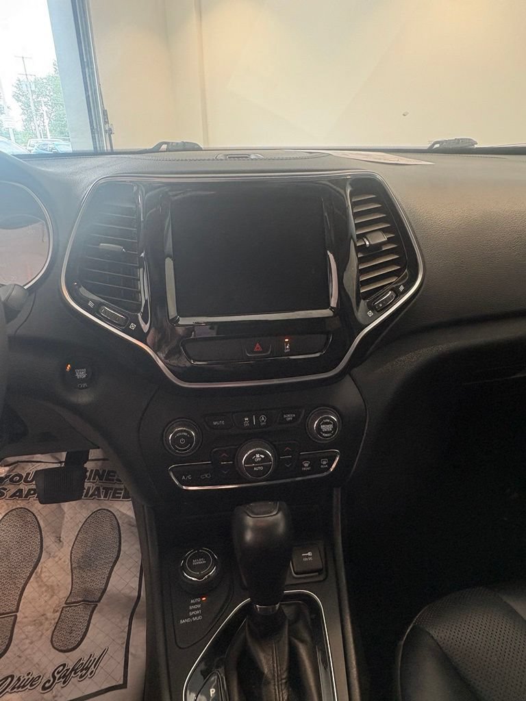 Used 2022 Jeep Cherokee Limited AWD/4WD image 19