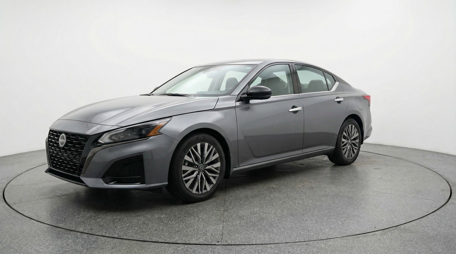 Used 2025 Nissan Altima 2.5 SV image 3