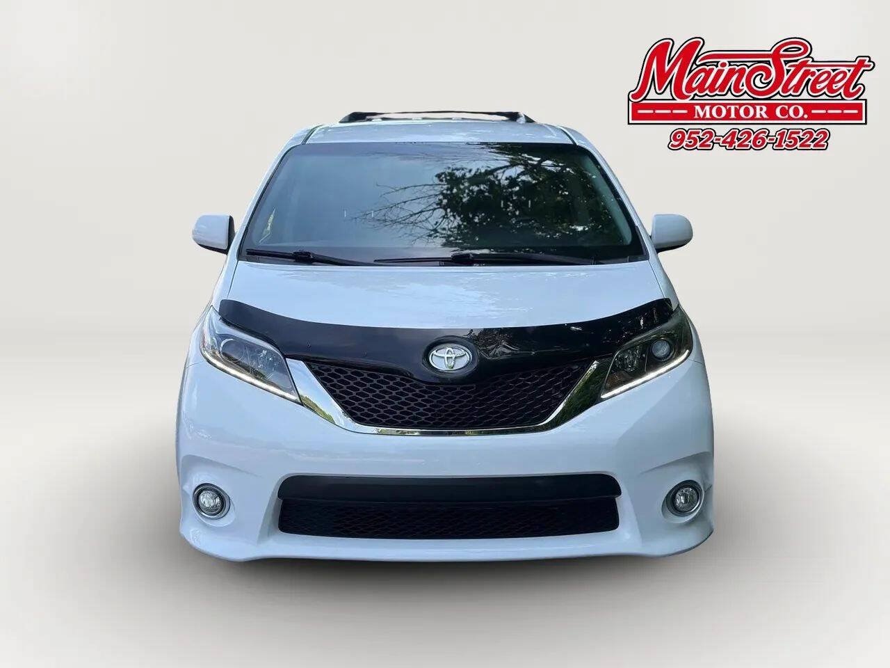 Used 2017 Toyota Sienna SE Premium FWD image 2
