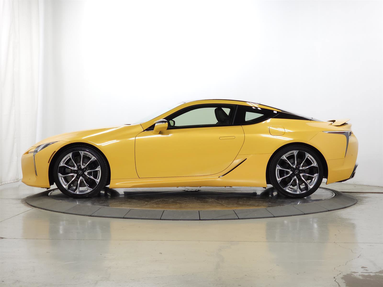 Certified 2023 Lexus LC 500 Coupe w/ Dynamic Handling Package image 5