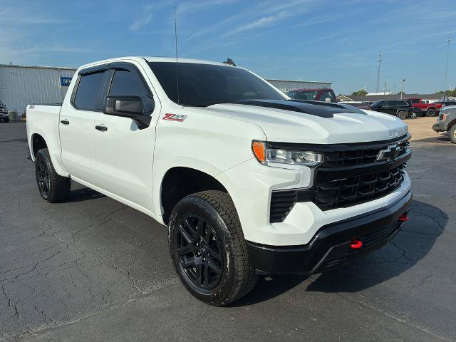 Used 2025 Chevrolet Silverado 1500 LT Trail Boss w/ Convenience Package II AWD/4WD image 3