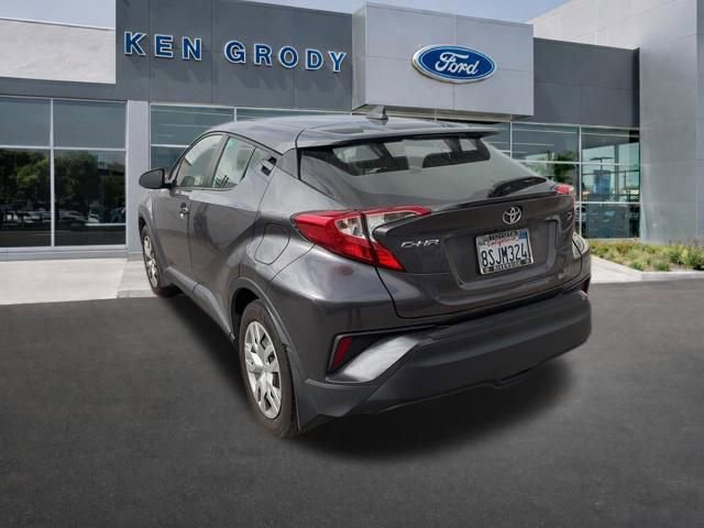 Used 2020 Toyota C-HR LE image 4