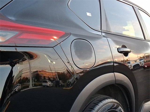 Used 2023 Nissan Rogue SV image 8