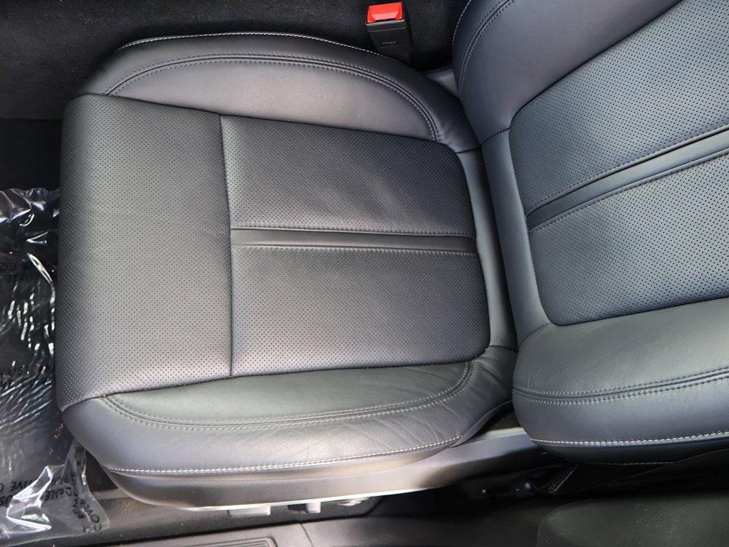 Used 2025 Jeep Wagoneer L Series II w/ 8-pass Seating Package AWD/4WD image 32