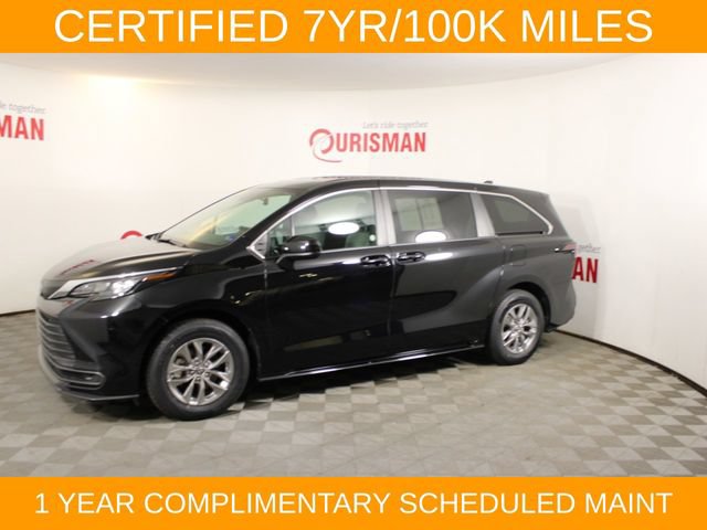 Used 2025 Toyota Sienna LE FWD image 3