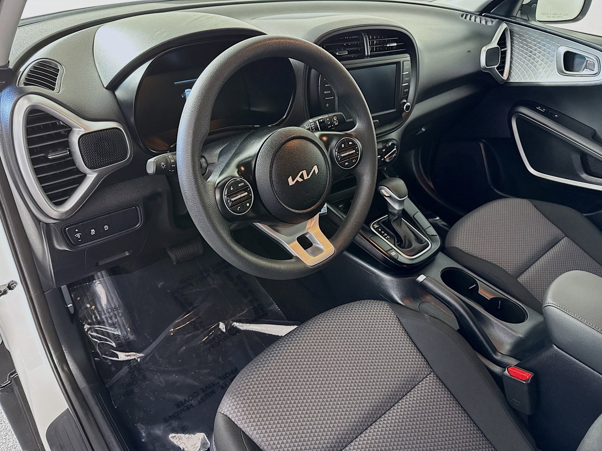 Used 2025 Kia Soul LX w/ LX Technology Package FWD image 22