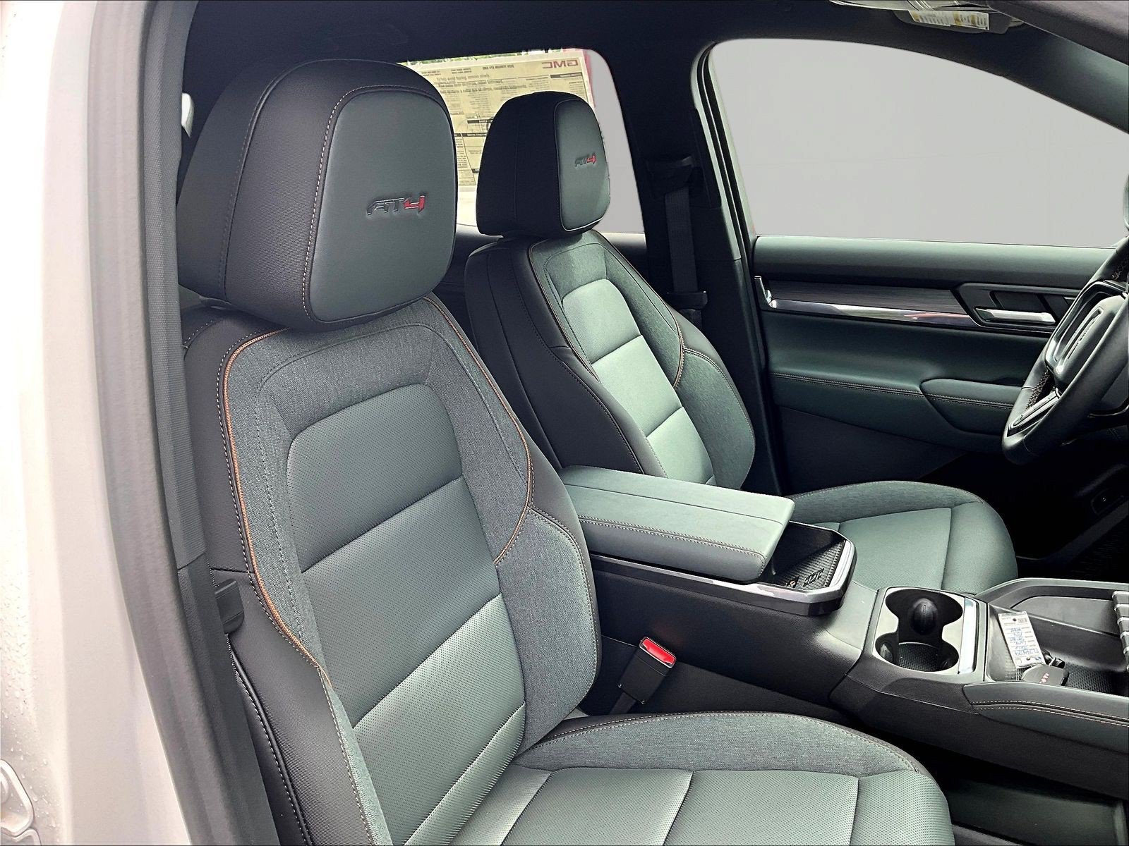 New 2026 GMC Terrain AT4 w/ Technology Package II AWD/4WD image 19