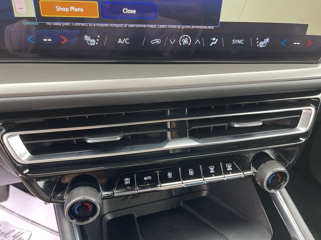 Used 2025 Chevrolet Traverse LT w/ Driver Confidence Package FWD image 19