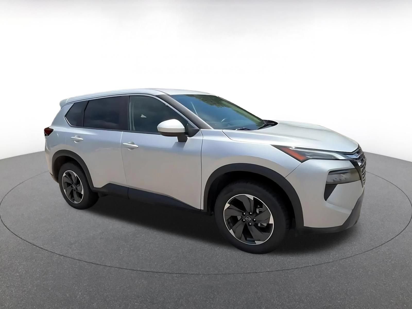 Used 2025 Nissan Rogue SV FWD image 2