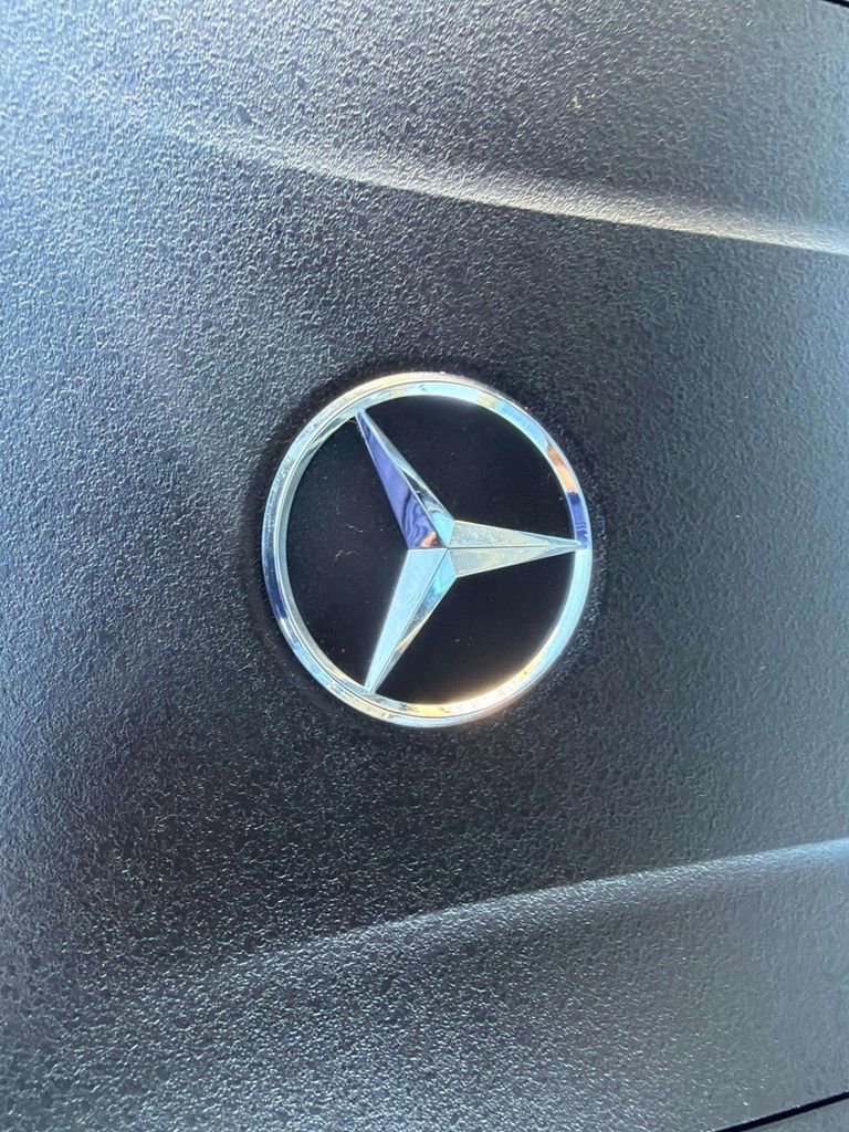 Used 2025 Mercedes-Benz GLC 350e 4MATIC image 24