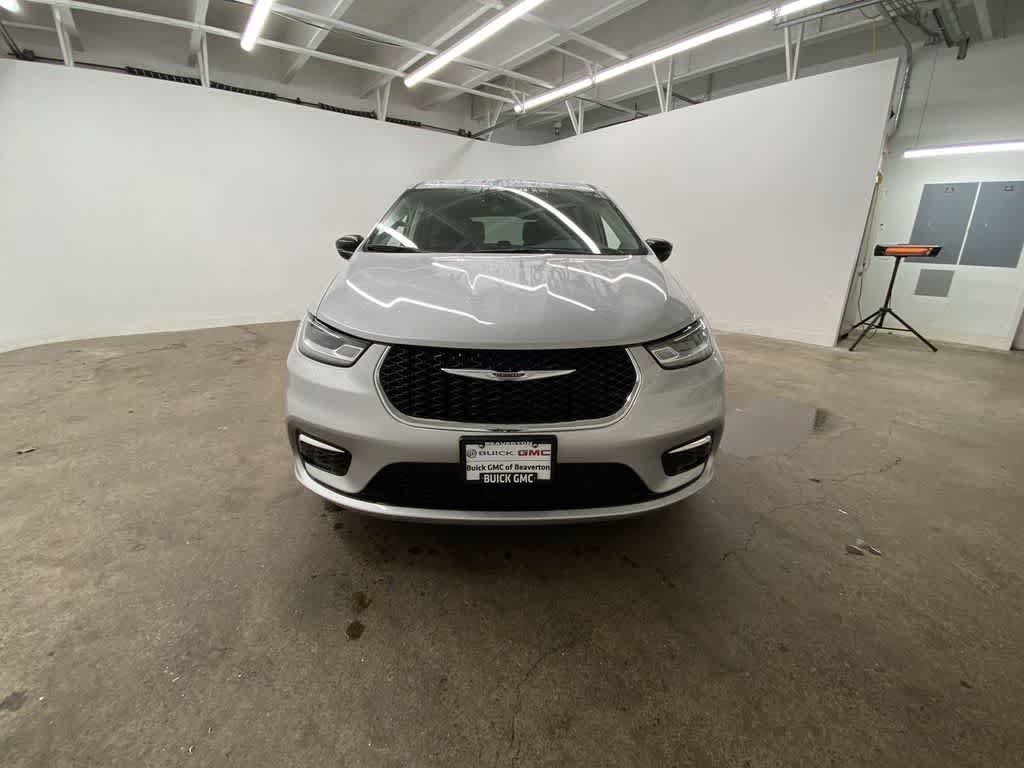 Used 2024 Chrysler Pacifica Touring-L FWD image 9