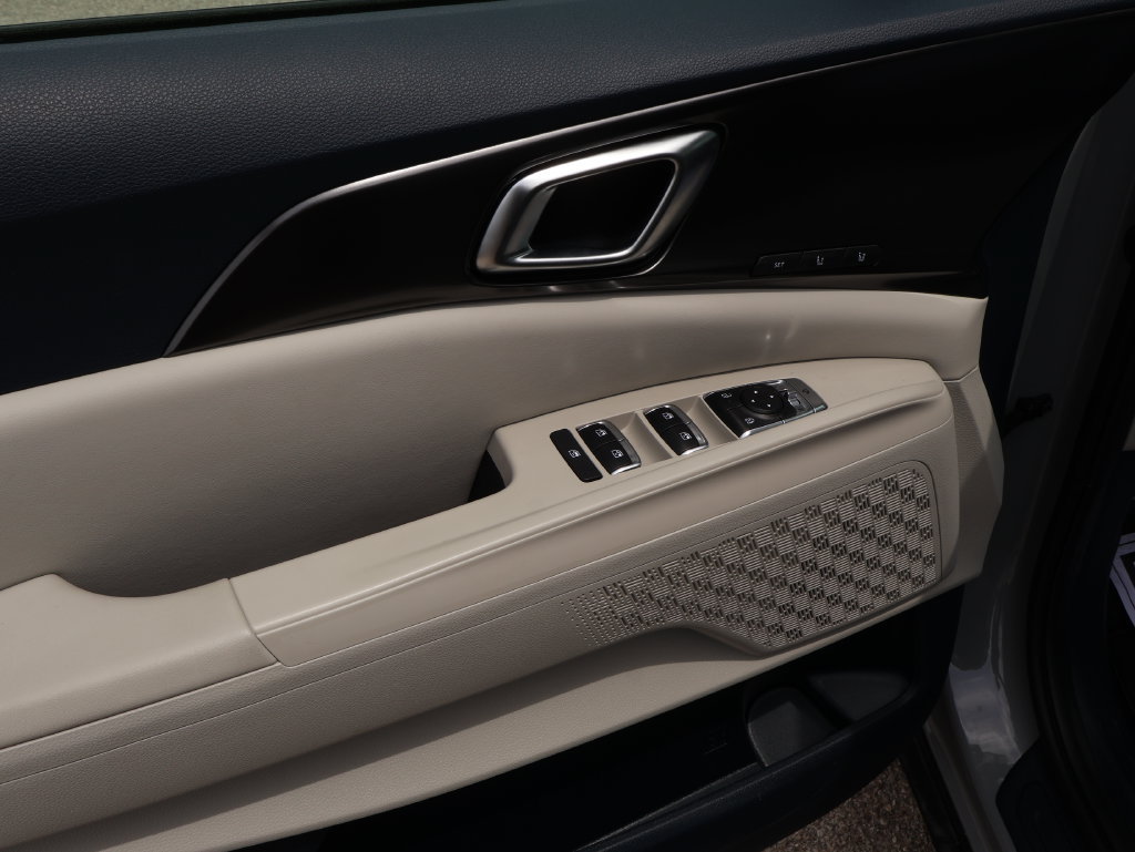 New 2026 Kia Carnival SX w/ SX Dark Edition Package FWD image 16