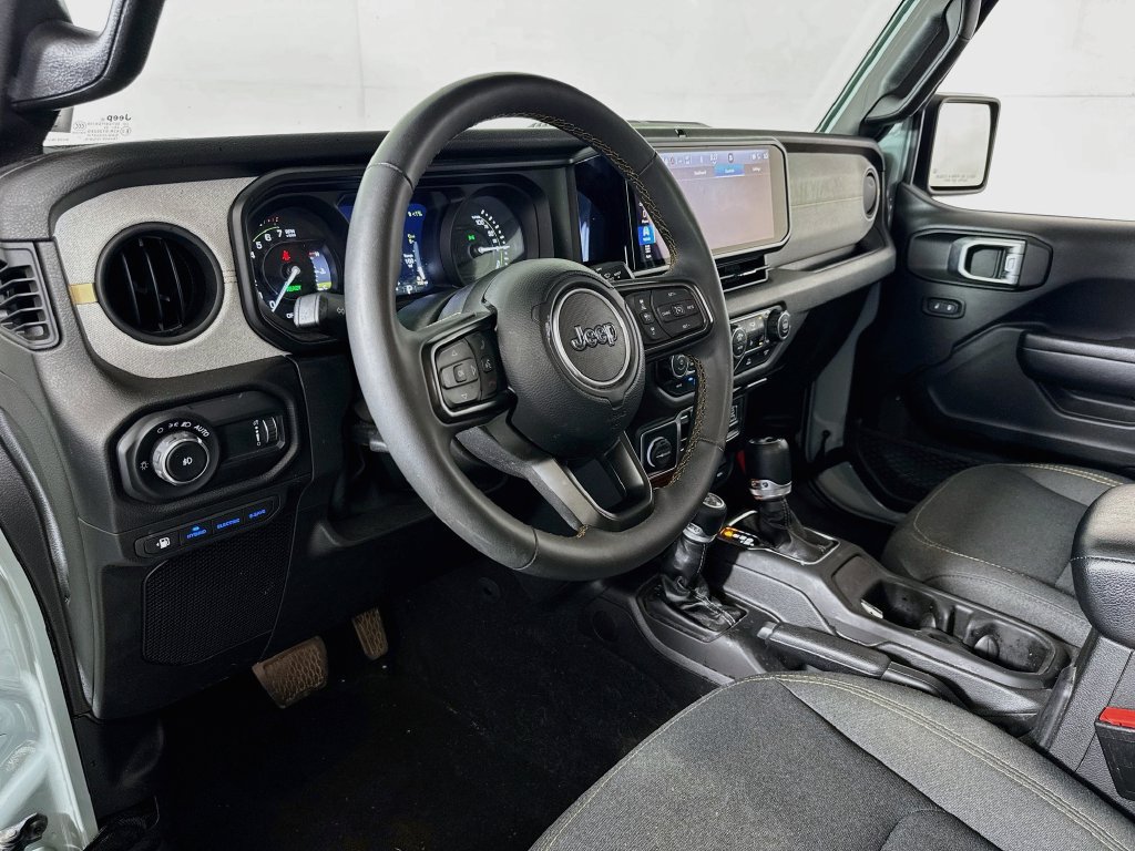 Used 2024 Jeep Wrangler Unlimited AWD/4WD image 9