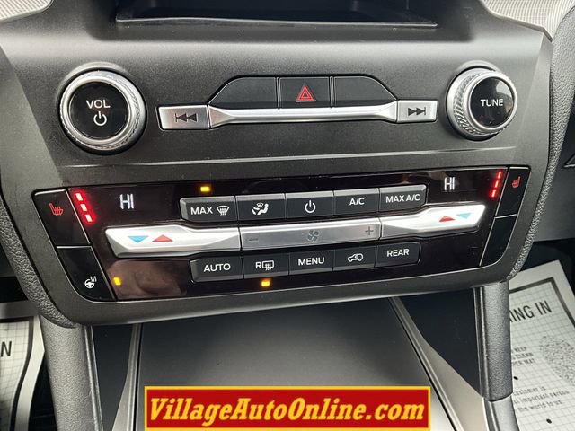 Used 2020 Ford Explorer XLT w/ Comfort Package image 22