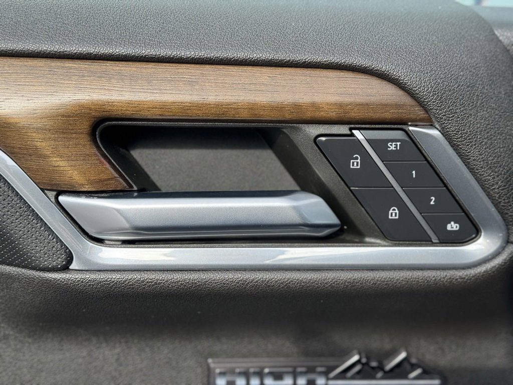 Used 2023 Chevrolet Silverado 1500 High Country w/ High Country Premium Package image 23