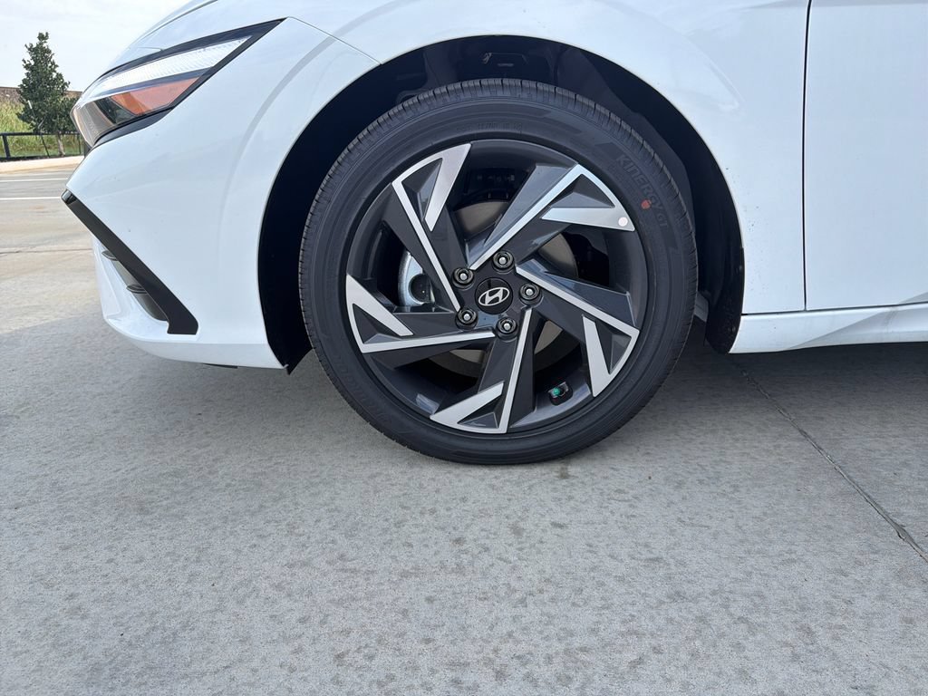 New 2026 Hyundai Elantra Limited FWD image 31