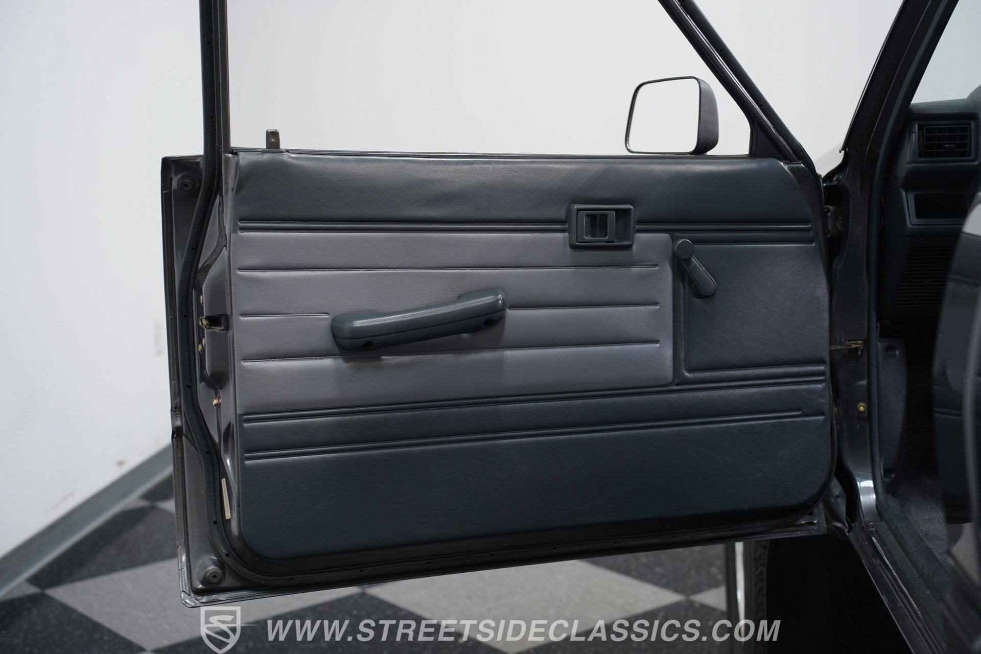 Used 1987 Toyota Pickup 4x4 Regular Cab image 38