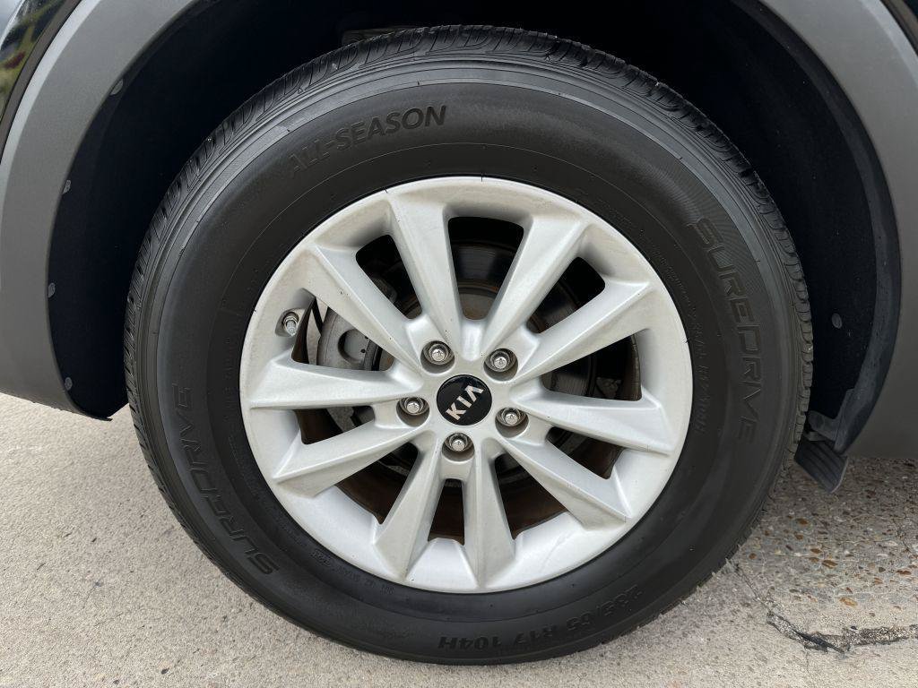 Used 2019 Kia Sorento L FWD image 9