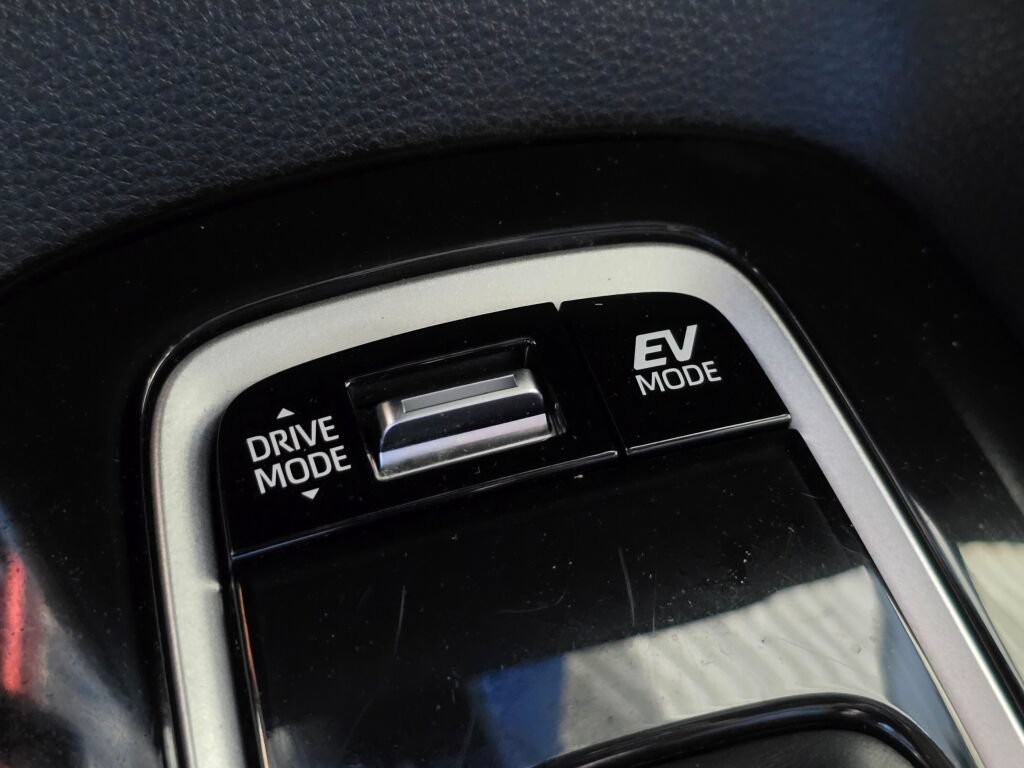 Used 2025 Toyota Corolla SE w/ SE Premium Package FWD image 35