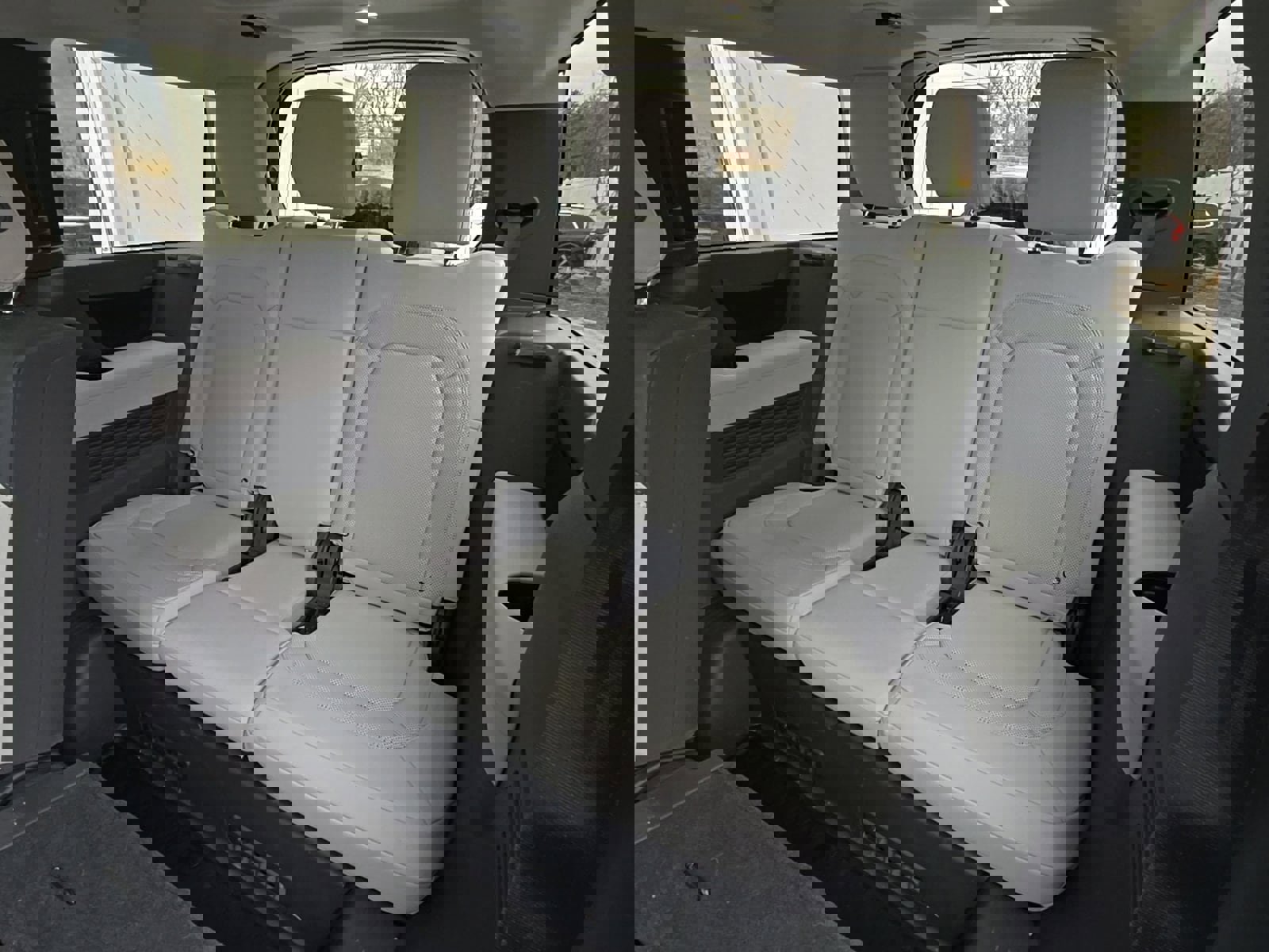 Certified 2025 Land Rover Defender 130 S image 10