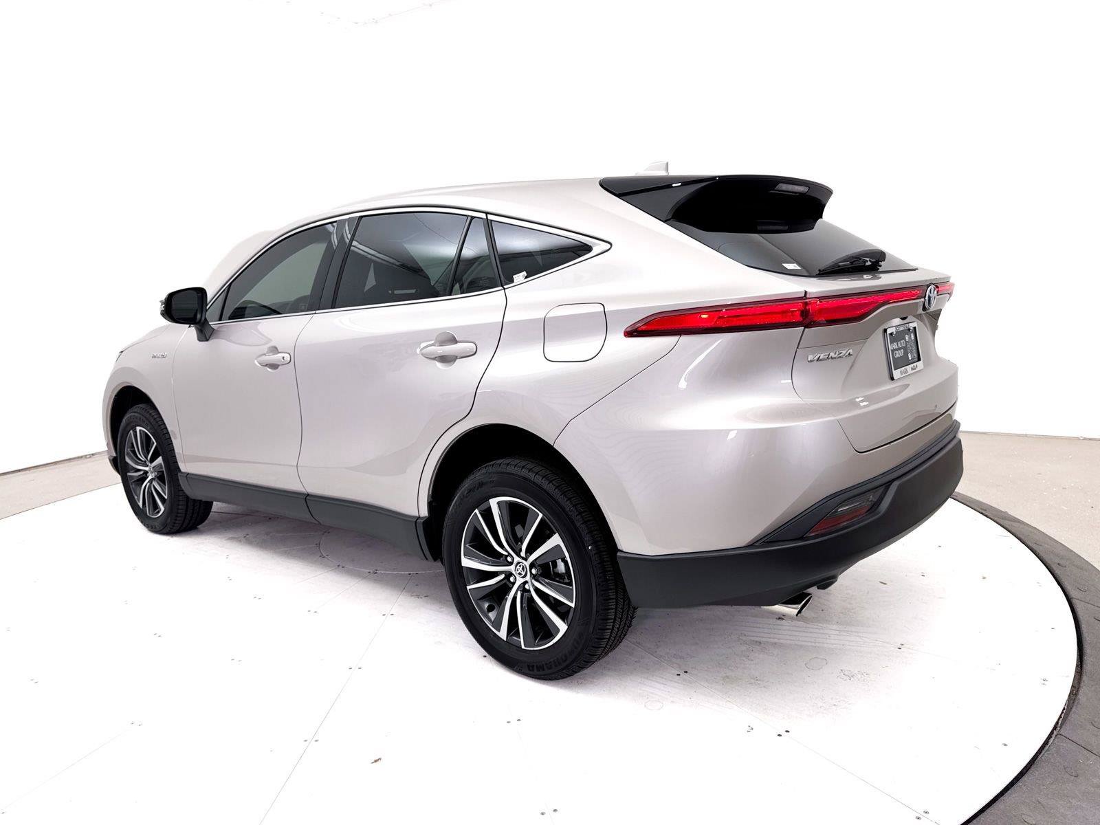 Used 2021 Toyota Venza LE w/ Carpet Mat Package (TMS) AWD/4WD image 15