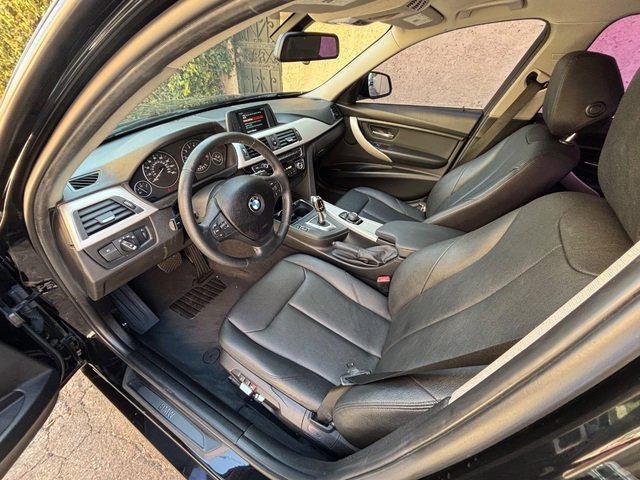 Used 2018 BMW 320i Sedan RWD image 25