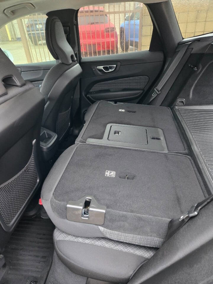 Used 2023 Volvo XC60 B5 Core image 30